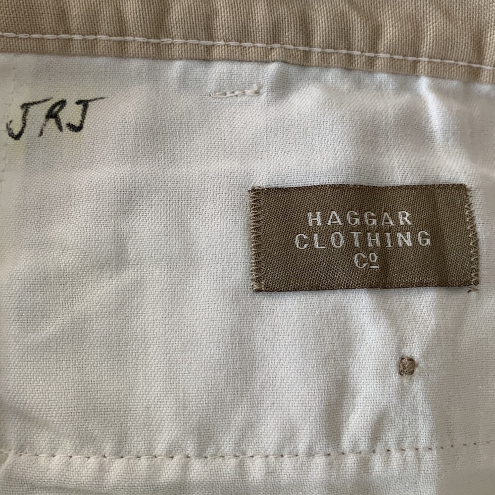 Haggar Men’s shorts in good condition khaki color / size 42. - Picture 3 of 4